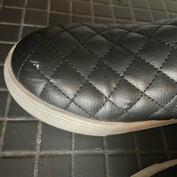 Steve Madden Ecentrcq Patent Leather Quilted Black Slip On Flat Shoes - Picture 6 of 11
